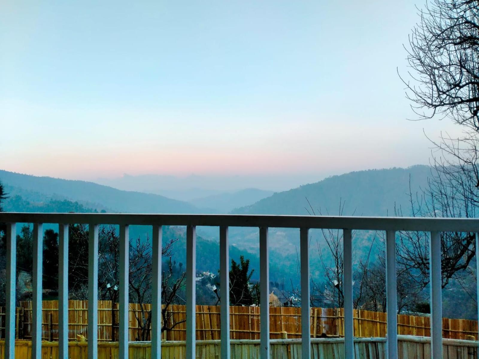 The Pahadi Nest Mukteshwar Hotel Екстериор снимка